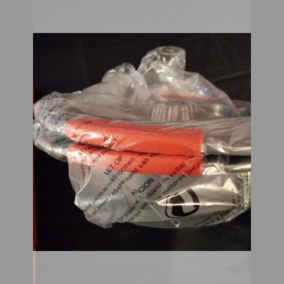 Mrs. Fields Fluted Cake Pans 2 Piece Premium 9.5" Bakeware - Picture 3 of 5